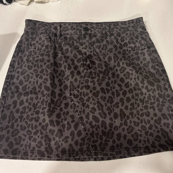 Level 99 Darcy Wild Thing Skirt - Picture 4 of 6